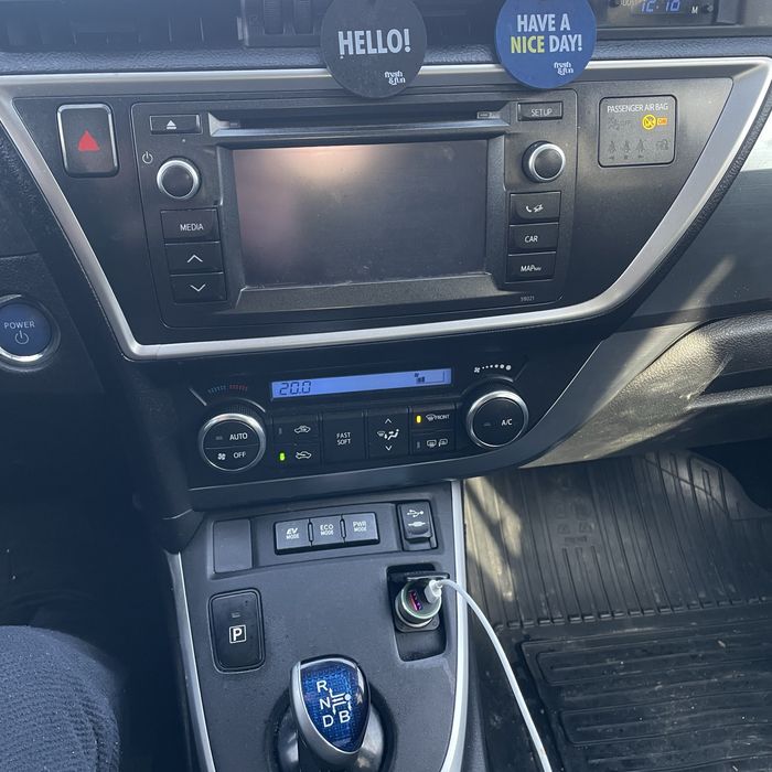 Toyota Auris 1.8 hybryda + LPG