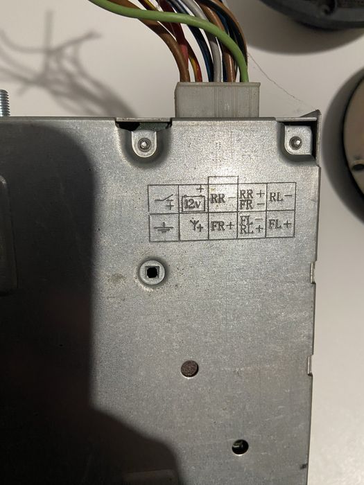 Autorádio Philips RC228 + 2 colunas Pioneer