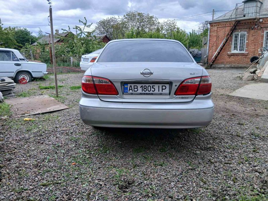 В продажі нісан максіма.