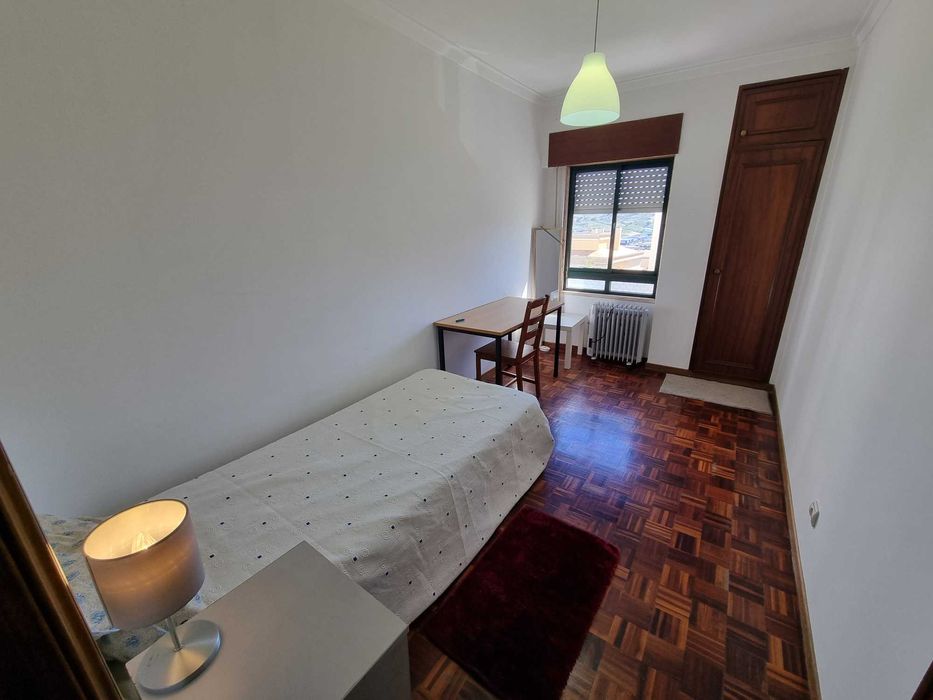 Arrenda-se T3 127 m2 2 WC garagem Sto. António Cavaleiros Loures