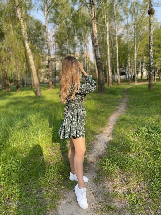 Легенька літня сукня в горошок з поясом