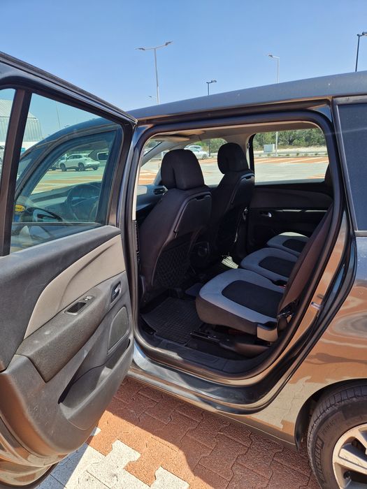 Citroen C4 Grand Piccaso 7 lug Diesel Automatico foto 4
