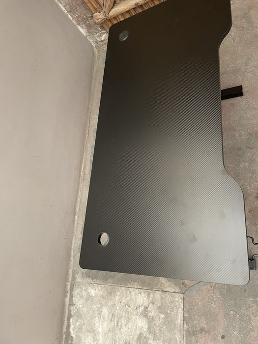 Biurko gamingowe z regulowaną wysokością