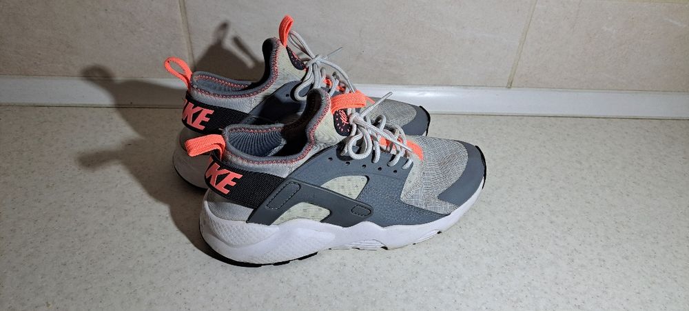 Buty sportowe damskie, adidasy Nike r. 38