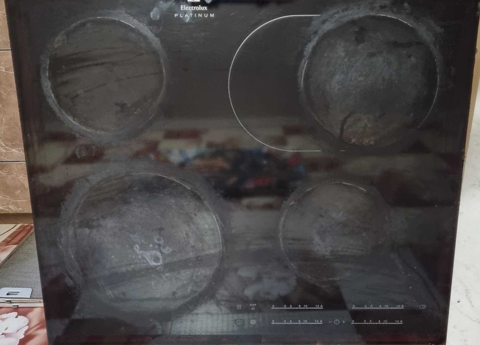 Варочна повехня Electrolux EHF96547FK