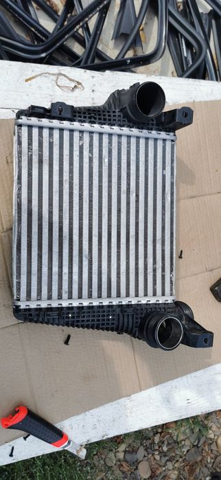 95b145804 D,H,F радиатор интеркулера Macan рестайл