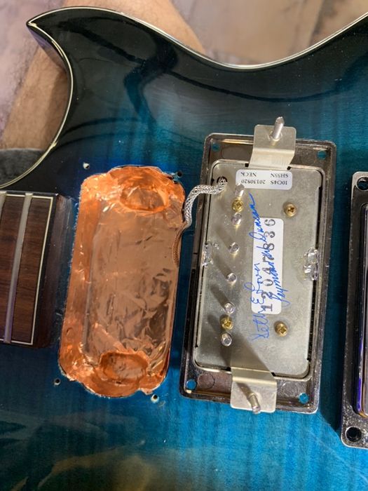 Eletrificação de guitarras, regulagens e limpezas