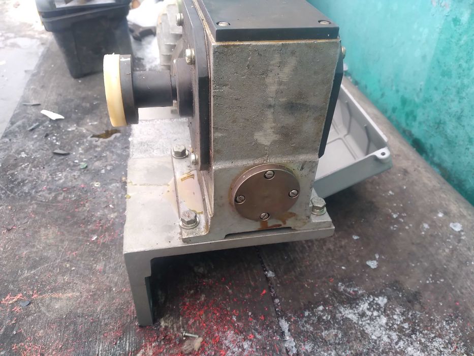 Электродвигатель+ редуктор( 0.37квт, 1:60)