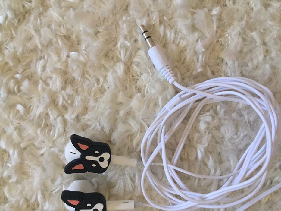 2 conjuntos de auriculares novos