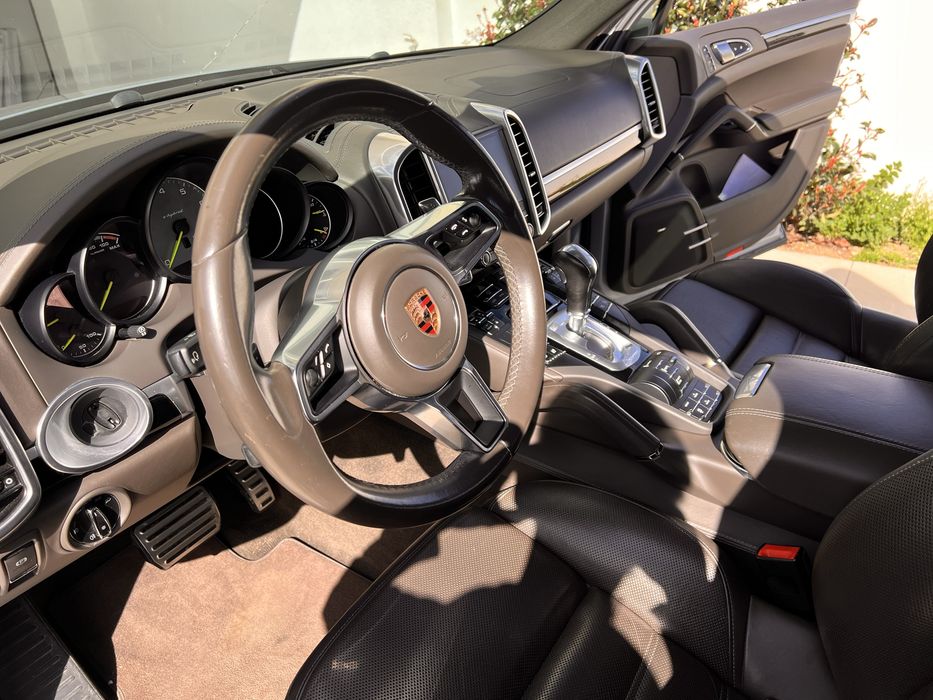 Porsche cayenne S-E hybrid platinim edition