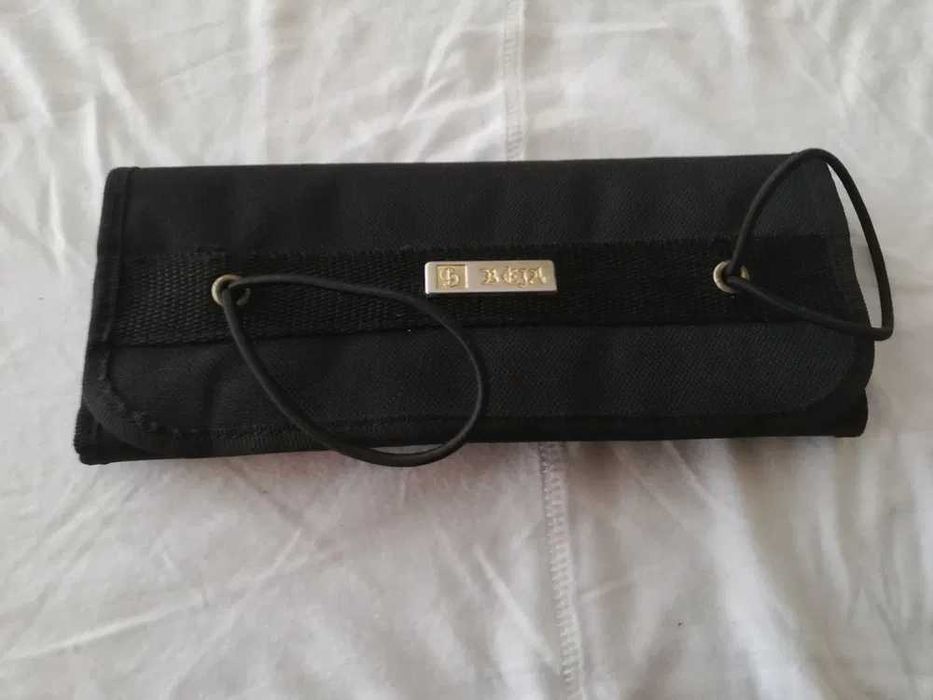 Piórnik saszetka , kolor czarny , pusty , bez wyposażenia