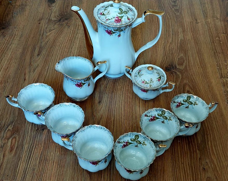 Porcelana. Komplet kawowy.