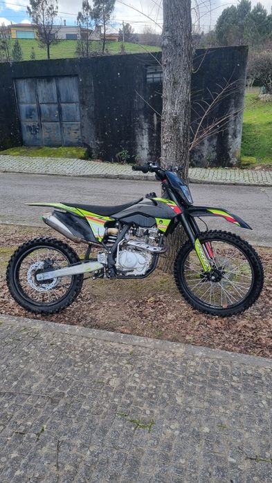 Motocross.    250 cilindrada