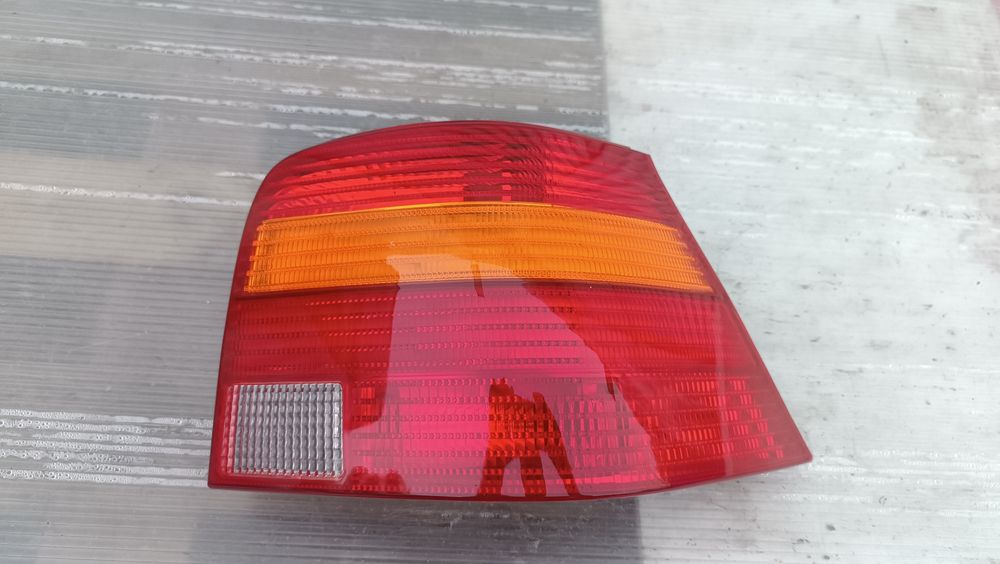 Vendo farolim direito de VW golf 4 ano 1998/2004