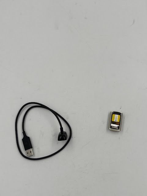 uszkodzony smartband fitbit charge 5 beżowy bluetooth opis