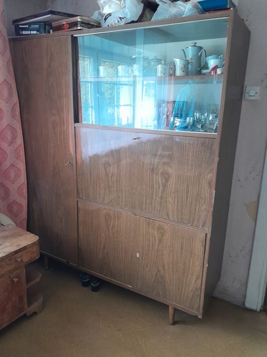 Kredens z PRL barek