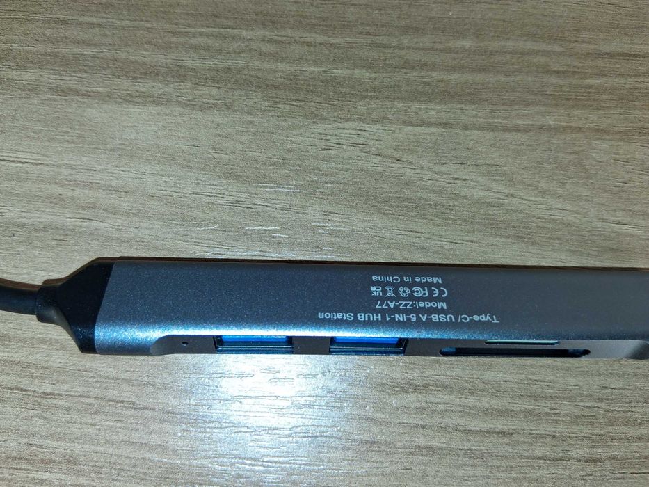 Y015 Hub USB-C ZESKRIS 5-w-1 USB 3.0 Czytnik Kart SD/TF Nowy