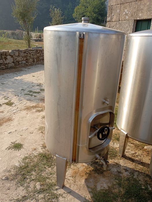 Cubas para vinho  de 1000, 750, 650 litros