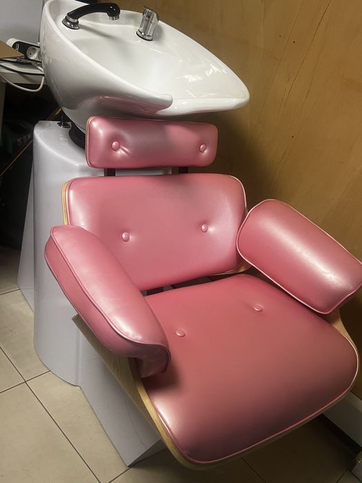 3 cadeiras de corte rosa eames + Lavatório rosa Eames Lounge com cuba cerâmica branca