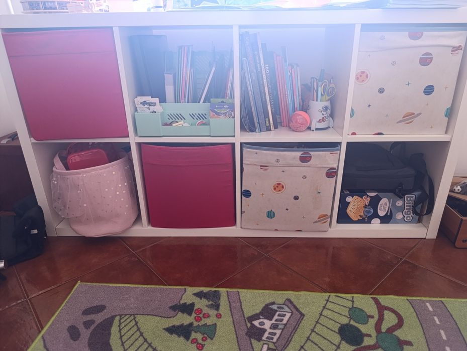 Móvel IKEA com cestos