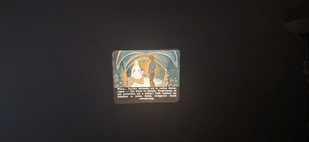 Zabytkowy rzutnik/projektor diaskop bajek z PRL