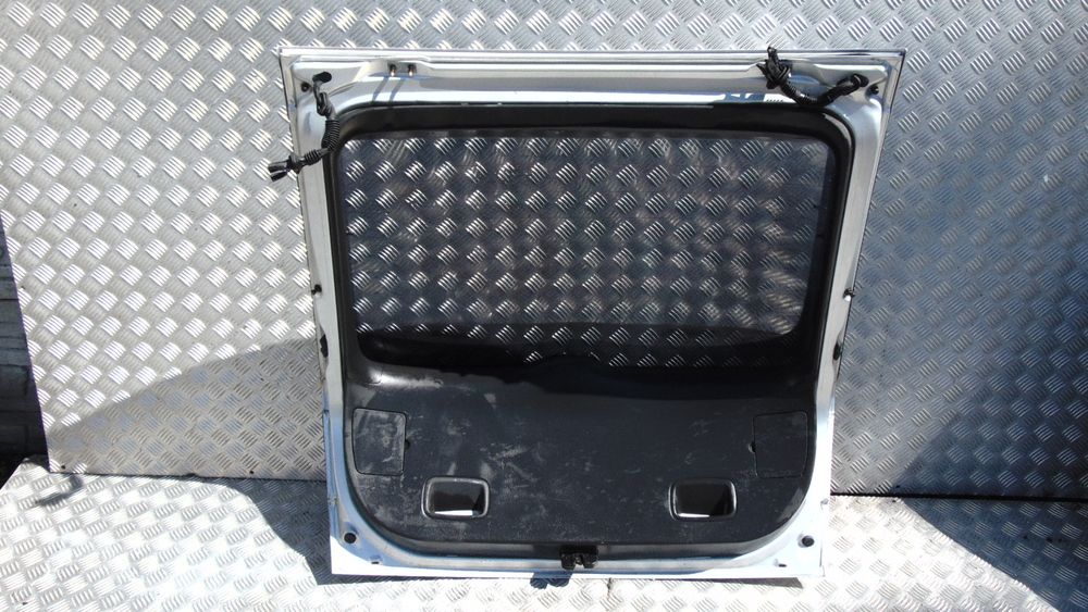 klapa bagażnika seat leon i srebrna