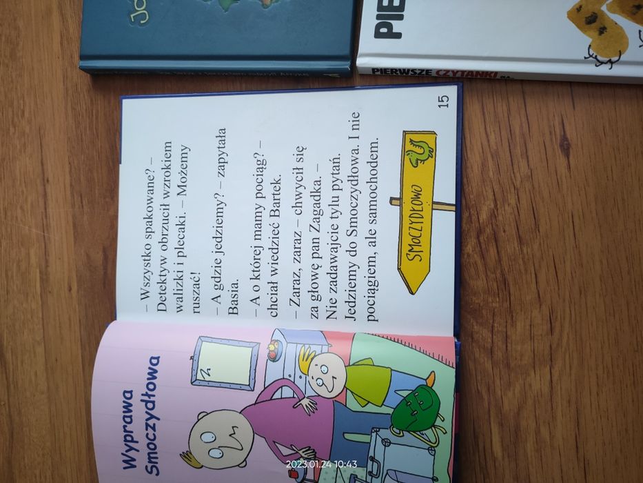 Zestaw 3 książek w twardej oprawie.