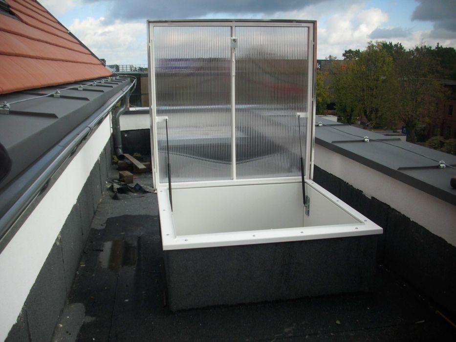 Właz dachowy 80×80 cm świetlik kopułkowy okno dachowe wyłazowe