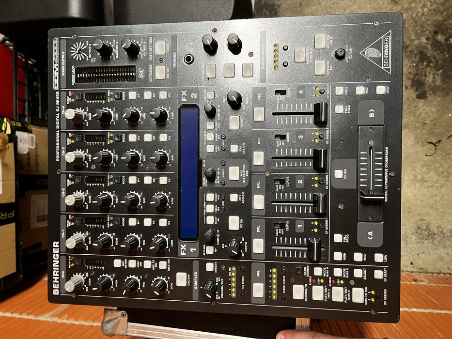 Behringer DDM4000