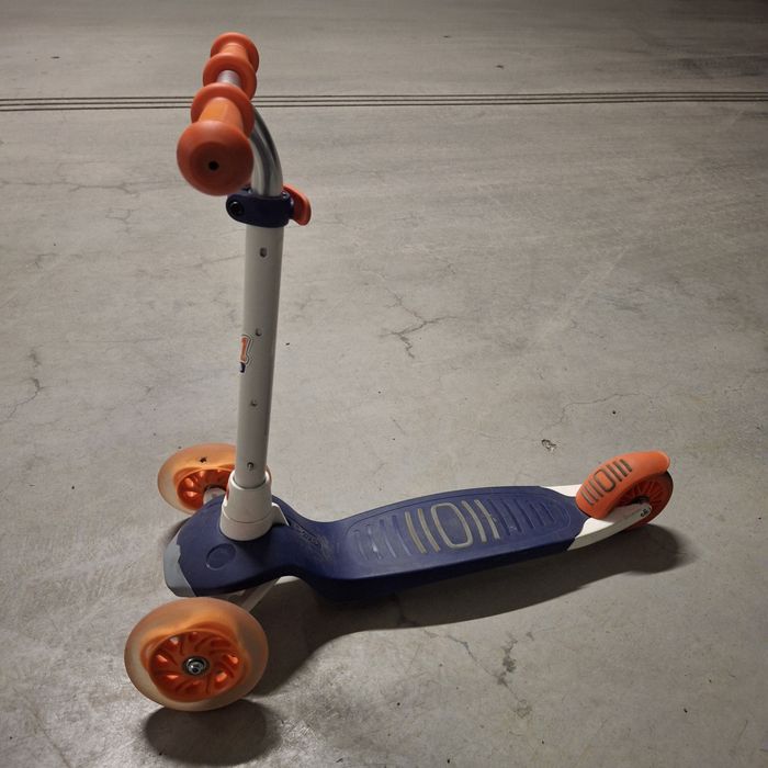 Hulajnoga Decathlon Olexo B1 
Nie zniszczona i wyczyszczona.