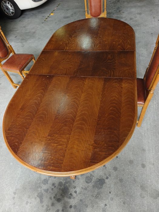 Mesa extensível com 4 cadeiras