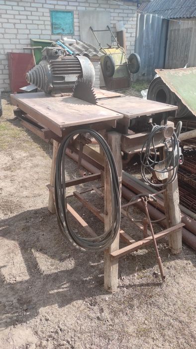 Станок деревообрабатывающий циркулярка