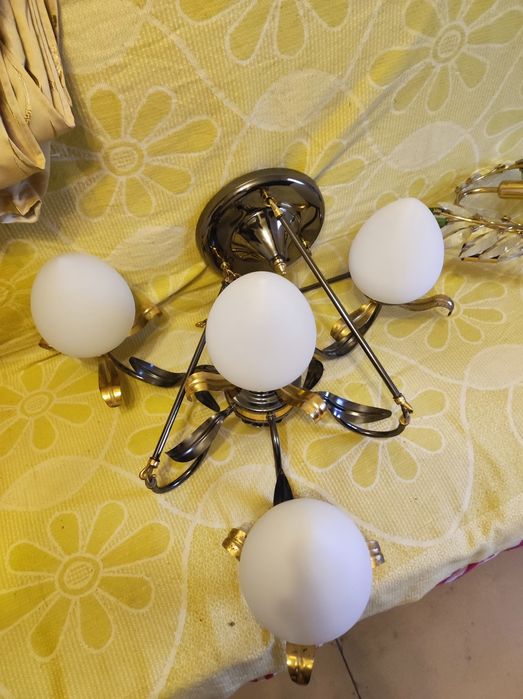 Люстра на 4 плафони патрон Е27 дуже гарна