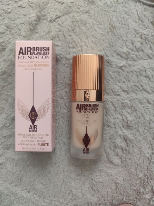 Podkład Charlotte 1 Neutral
Podkład Charlotte Tilbury Airbrush Flawless Foundation w odcieniu 1 Neutral.

Zużycie jedna pompka

Cena: 100zl plus kw