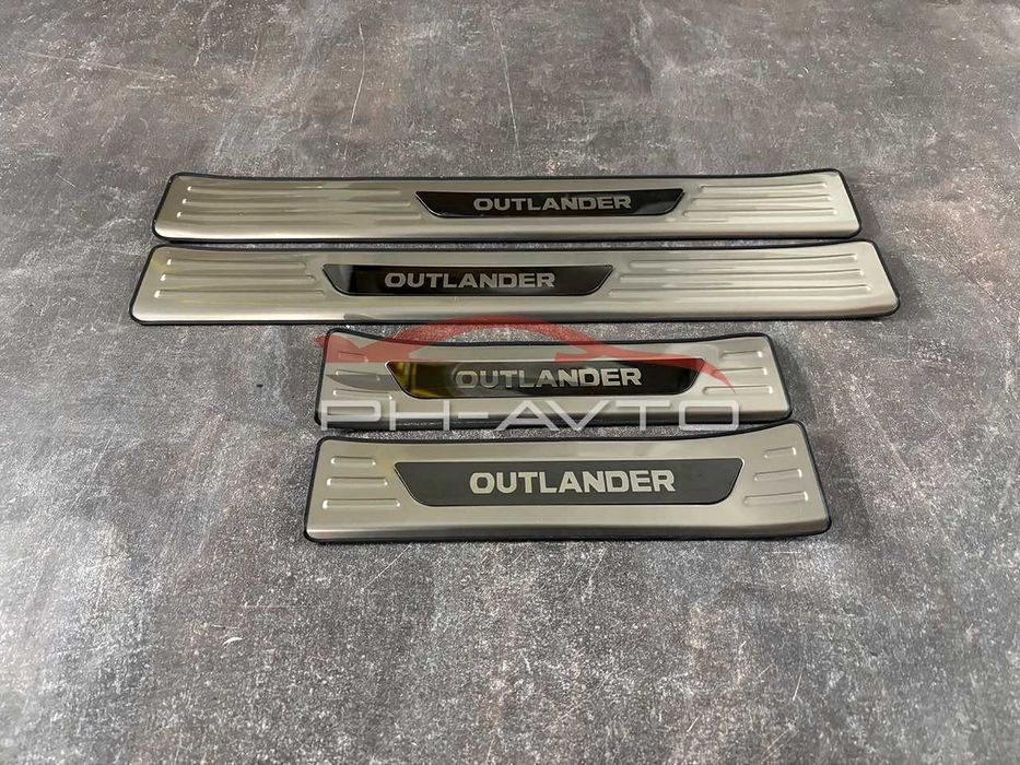 Накладки на пороги Mitsubishi Outlander 2022+ зовнішні на метал