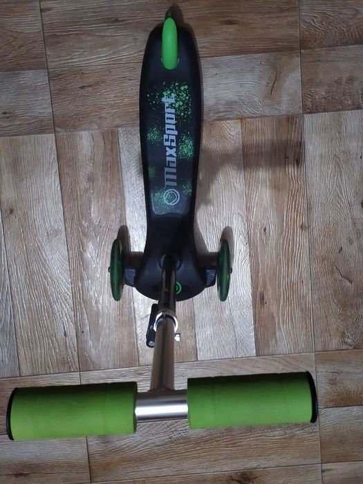 Продам детский самокат .