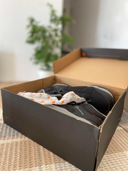 Спортивне жіноче взуття