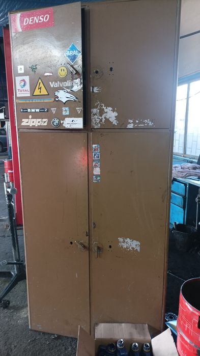 Шафа для одягу робочого приміщення