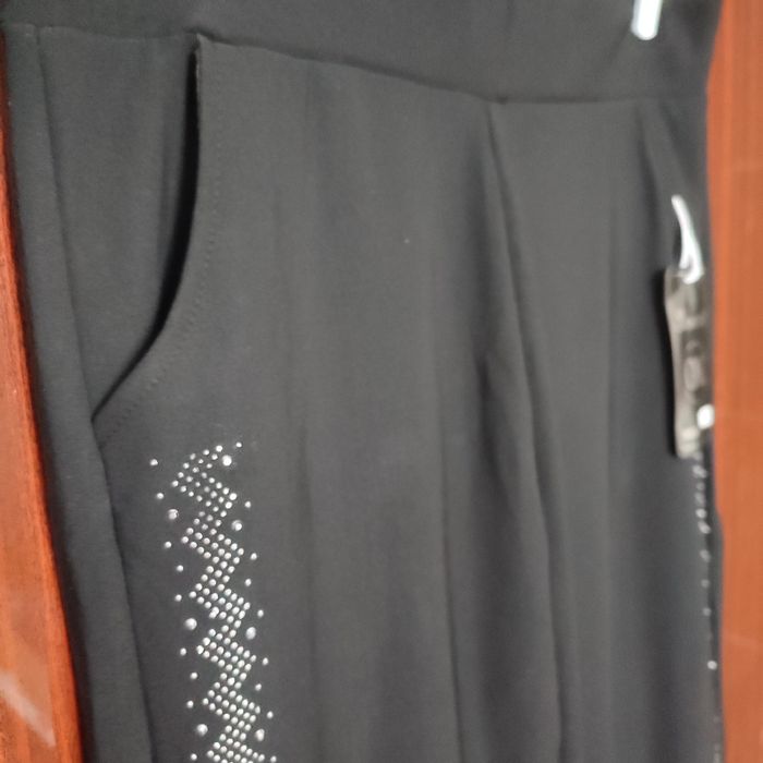 Штани жіночі чорні класичні