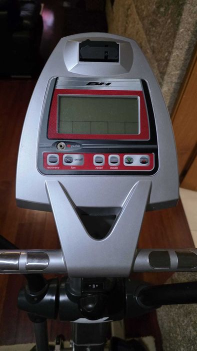 Elíptica BH Fitness Iridium Avant G245 – Como Nova | Muito Robusta