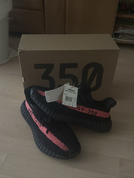 Adidas Yeezy Boost 350 V2 Core Black Red Stripe
