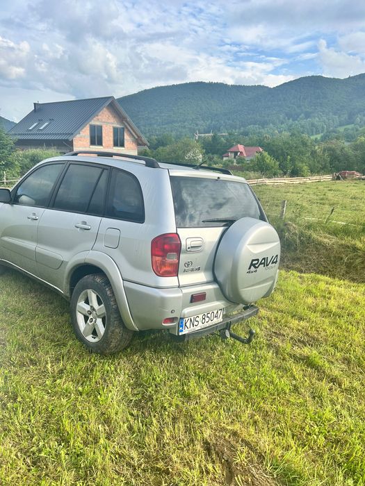 Samochód marki Toyota rav4