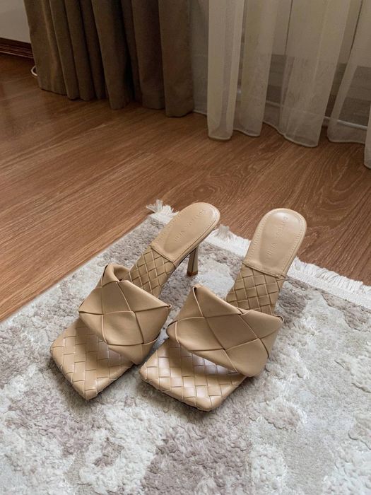 Босоніжки в стилі Bottega