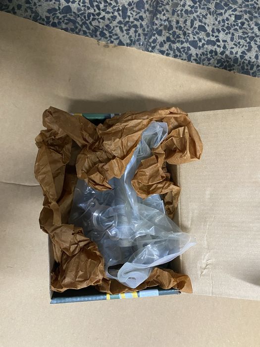 Bomba de oleo novinha em folha
