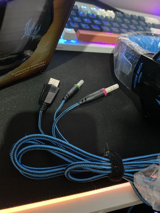 Fones gaming novos com o plastico