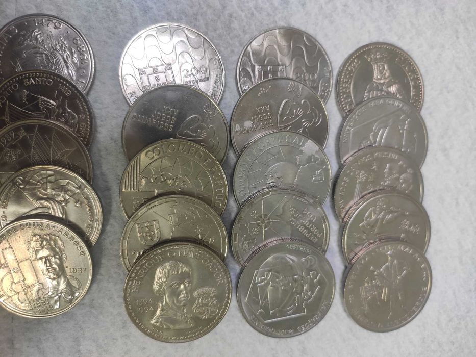 Conjunto 30 moedas 15x 100$ + 15x 200$ Comemorativas