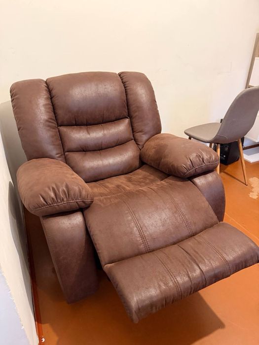 Продам дуже зручне крісло-реклайнер