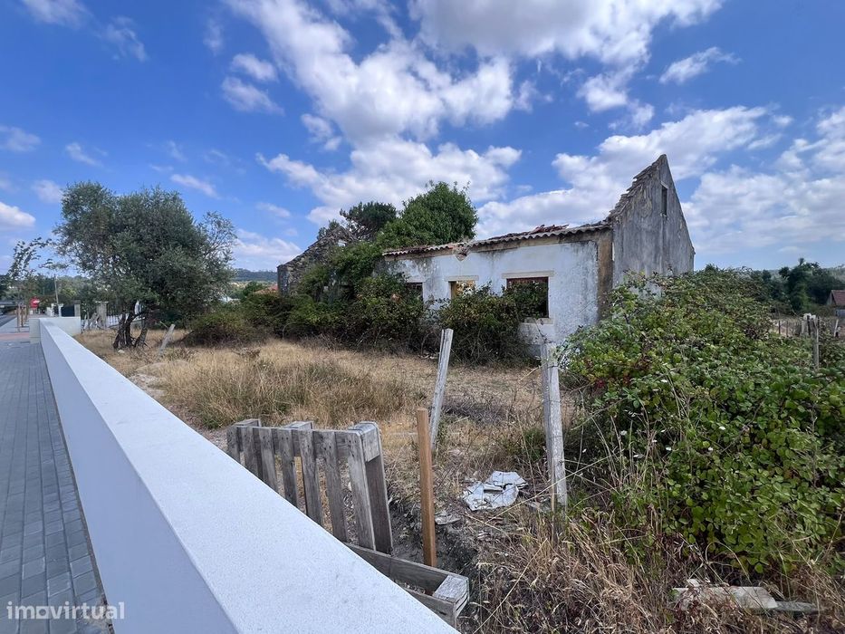 Vende-se Moradia á Entrada de Ourém- Grande Oportunidade