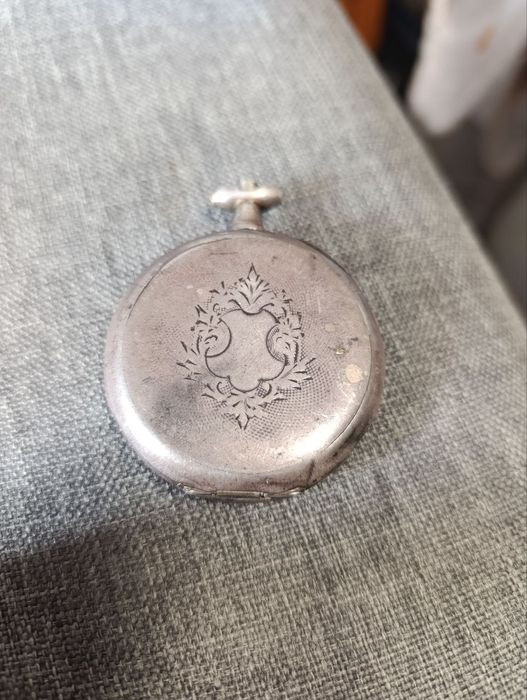 Корпус срібного кишенькового годинника