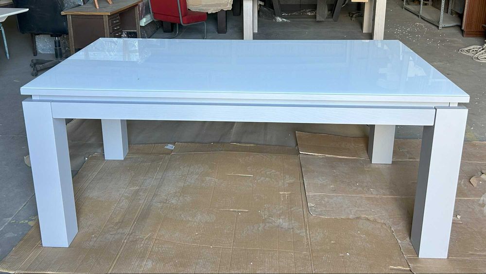 Mesa Jantar branca com tampo de vidro